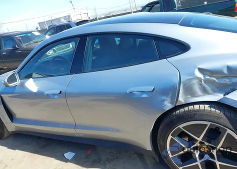 2025 Porsche Taycan 4 z USA, uszkodzony, nr VIN WP0AA2Y11SSA09827